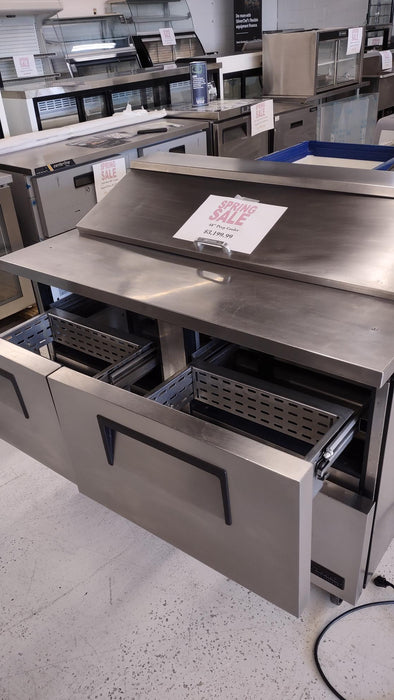 True TSSU-48-12D-4-HC 48" 12 Pan Salad/Sandwich Prep Table With 4-Drawers
